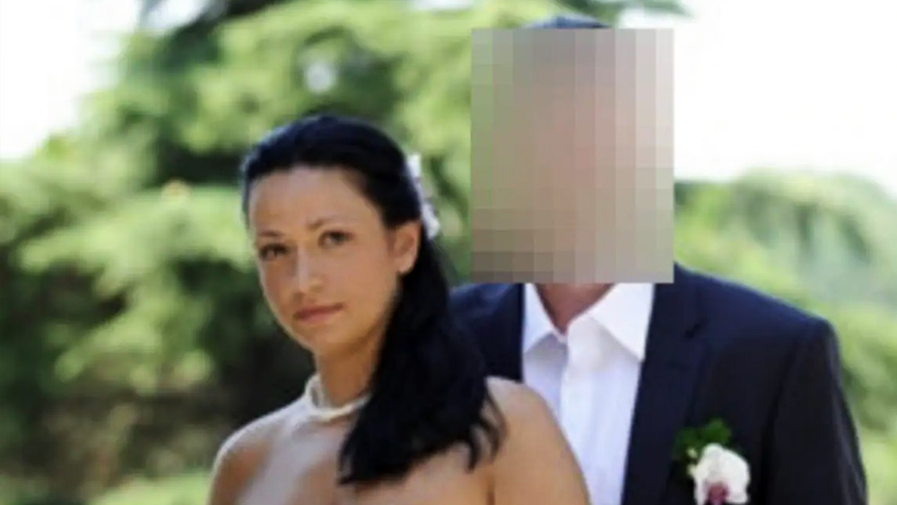 মাস কয়েক আগে ফেসবুকে শেষ বার দেখা গিয়েছে মারিয়াকে। মধ্য চল্লিশের এই মহিলার  আর কোনও হদিস পাওয়া যায় না। 