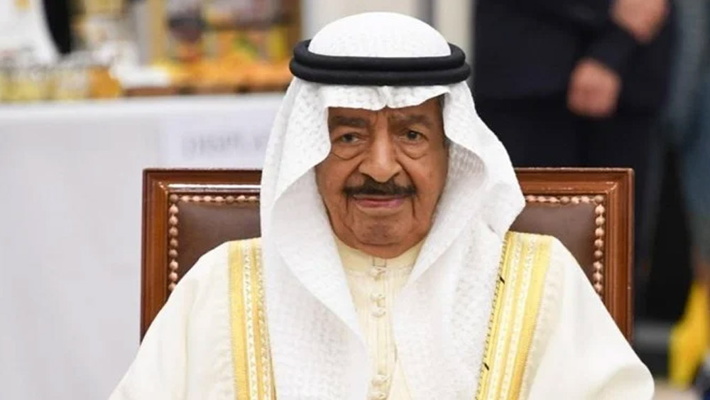 বেলিংক্যাটের তদন্তকারীদের দাবি, বাহরাইনের প্রাক্তন প্রধানমন্ত্রী রাজকুমার খালিফা বিন সলমন আল খলিফার সঙ্গে হাতে মেলাতেও দেখা গিয়েছে মারিয়াকে। যদিও ফেসবুক থেকে সেই ছবিটি সরিয়ে দেওয়া হয়। 