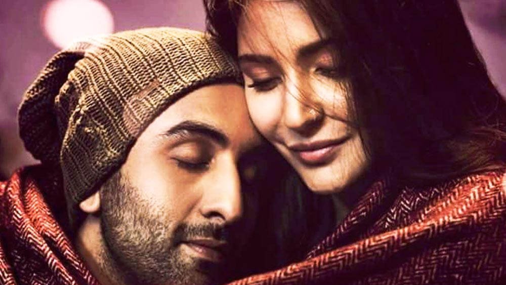 ২০১৬ সালে দীপাবলির সময় মুক্তি পেয়েছিল ‘অ্যায় দিল হ্যায় মুশকিল’ এবং ‘শিবায়’। ছবি দু’টি মুক্তির পরেই বলিপাড়ায় ঝড় তুলে দেন কেআরকে। এক দিকে তিনি কর্ণ জোহর পরিচালিত ‘অ্যায় দিল হ্যায় মুশকিল’ ছবিটির প্রশংসা করেন, অন্য দিকে ‘শিবায়’ নিয়ে কুমন্তব্য করেন।