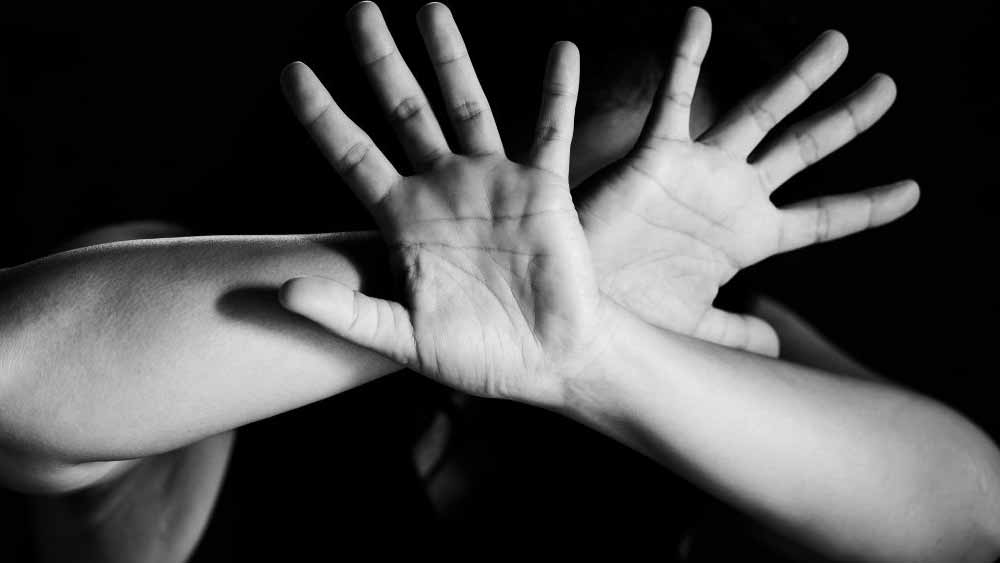 কলকাতায় গত বছরে নারী নির্যাতনের ১২৭টি ঘটনা ঘটেছে। নারী নির্যাতনের অপরাধের ক্ষেত্রেও তালিকার প্রথমে দিল্লির নাম আছে। গত এক বছরে দিল্লিতে নারী নির্যাতনের ১,০২৩টি ঘটনা ঘটেছে।