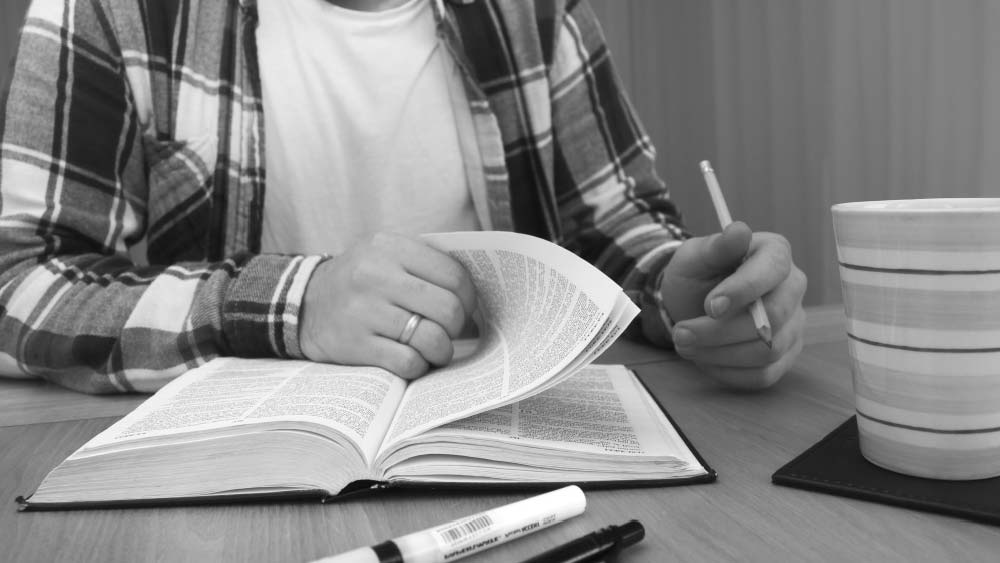 ১৯৬০ সালে উইসকনসিনের মিলওয়াউকিতে জন্ম জেফরির। তার বাবা লিওনেল এক জন রসায়নবিদ ছিলেন। উইসকনসিনের একটি বিশ্ববিদ্যালয়ে রসায়ন নিয়ে পড়াশোনা করতেন লিওনেল।