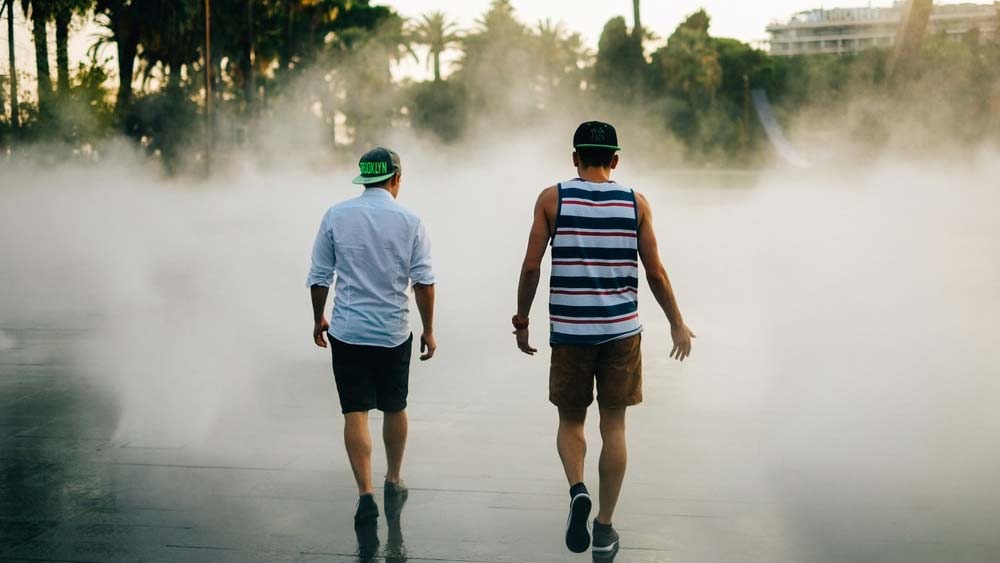 উইসকনসিনে আসার পর জেফরি সমকামীদের জন্য বিশেষ বার, বইয়ের দোকানে যাতায়াত শুরু করে। সমকামীদের একটি ক্লাবের সঙ্গে যুক্ত হয় সে। এই জায়গাগুলিতে গিয়ে অপরিচিতদের সঙ্গে ভাব জমাত জেফরি। তার পর তাঁদের দিদার বাড়িতে নিয়ে আসত।