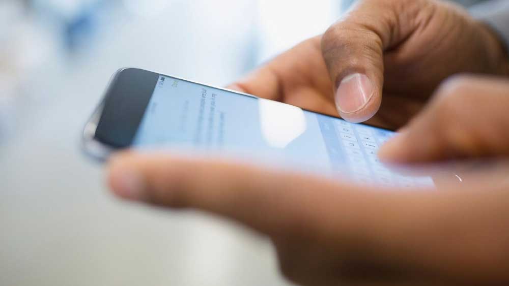 এক বার নিজের মোবাইল ফোন হারিয়ে ফেলে দিমিত্রি। এই মোবাইল ফোন হারানোই কাল হয় দিমিত্রি এবং নাতালিয়ার জন্য। প্রকাশ্যে আসে এই দম্পতির যাবতীয় অপরাধের ঘটনা।