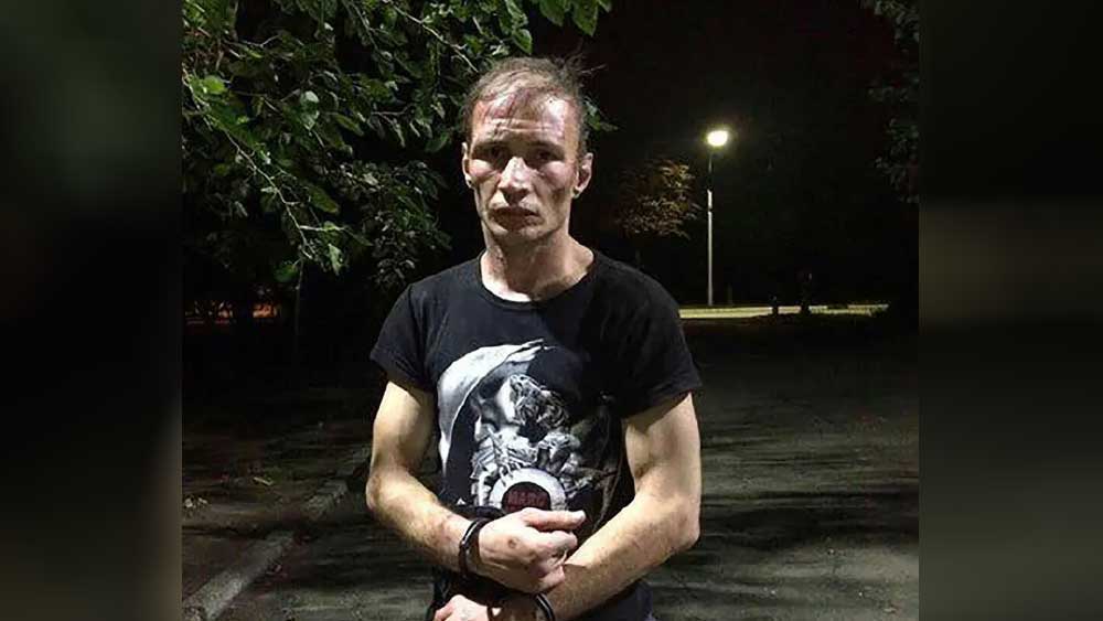 ফোন পেয়ে দিমিত্রিকে জিজ্ঞাসাবাদের জন্য ডেকে পাঠায় পুলিশ। দিমিত্রি জানায়, একটি ঝোপের মধ্যে সে এই মহিলার  দেহাবশেষ খুঁজে পেয়েছিল। কিন্তু খুনের কথা অস্বীকার করে দিমিত্রি।