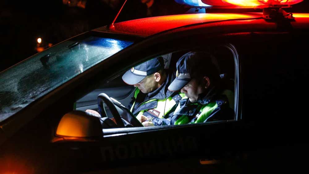 দিমিত্রি এবং নাতালিয়ার বিরুদ্ধে একাধিক খুনের অভিযোগ এনে তদন্ত শুরু করে পুলিশ। দিমিত্রির ফোন ঘেঁটে উদ্ধার করা হয় আরও অনেক ছবি। যার মধ্যে ১৯৯৯ সালের ২৮ ডিসেম্বর তোলা একটি ছবিতে দেখা যায়, দিমিত্রি মানবদেহের কাটা মুণ্ড একটি থালায় রেখে ছবি তুলেছে।