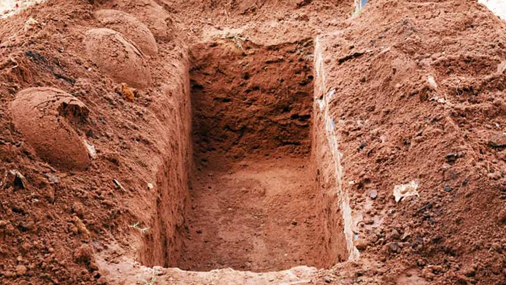 শেষমেশ মৃত্যুর ১০০ বছর পর ম্যানচেস্টারের হার্পারহে সমাধিস্থলে কবর দেওয়া হয় হানাকে। দিনটি ছিল ১৮৬৮ সালের ২২ জুলাই।