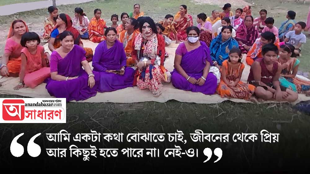 বালিকাবেলা বাঁচাতে নারী সেজে পথে বেরোন হুগলির হেডমাস্টারমশাই, সাজিয়ে দেন স্ত্রী