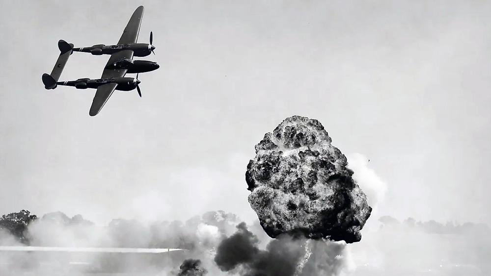 দ্বিতীয় বিশ্বযুদ্ধ চলাকালীন ব্রিটেন এবং আমেরিকা-সহ বাকি জোট সঙ্গীরা ১৯৪৪ সালে ফ্রান্সের নরমান্ডি পৌঁছনোর পর (যা ইতিহাসে ডি-ডে নামেও পরিচিত) জে এবং তাঁর সহকর্মীদের ইংলিশ চ্যানেলের উপর দিয়ে ফ্রান্সে তৈরি করা ঘাঁটি পর্যন্ত যুদ্ধবিমান চালিয়ে নিয়ে যাওয়ার দায়িত্ব দেওয়া হয়েছিল।