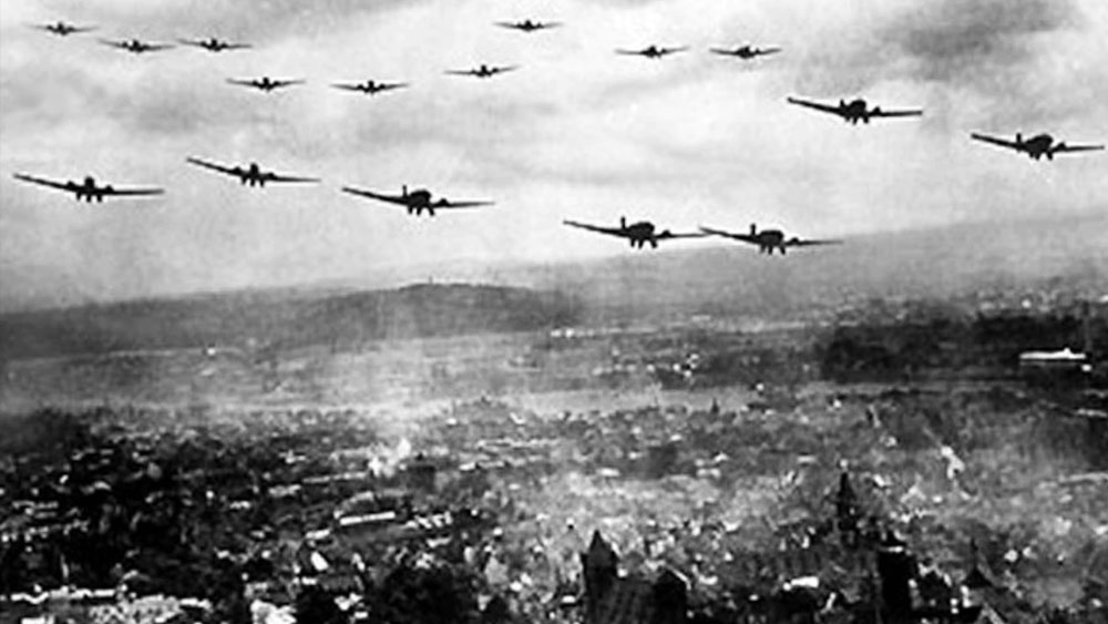 এটিএ-তে প্রাথমিক ভাবে প্রথম বিশ্বযুদ্ধের সময়ের বহু অভিজ্ঞ পাইলটকে নেওয়া হয়। তবে তাঁদের অনেক বয়স হয়ে যাওয়ায় নতুন বিমানচালকদের নিয়োগ করার সিদ্ধান্ত নেওয়া হয়।