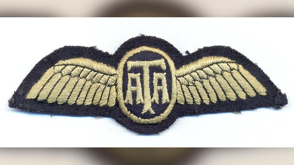 ১৯৪১ সালে উইনি ক্রসলে এটিএ-র প্রথম বিমানচালিকা ছিলেন যিনি হ্যারিকেন যুদ্ধবিমান চালিয়ে সামনে থেকে নেতৃত্ব দিয়েছিলেন।