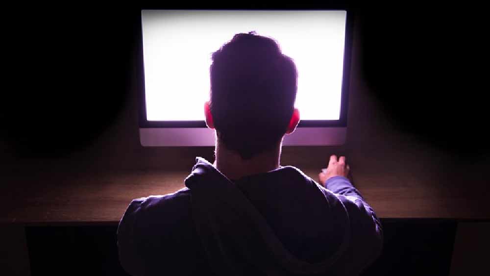 কম্পিউটার সায়েন্সে স্নাতক ছিলেন হামজা। শোনা যায়, পড়াশোনায় ছিলেন তুখোড়।