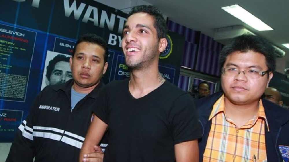 পাঁচটি ভাষা গড়গড়িয়ে বলতে পারতেন হামজা। ছিলেন প্রযুক্তিতে দক্ষ। সেই দক্ষতাকে কাজে লাগিয়ে দুনিয়ার যে কোনও ব্যাঙ্ক থেকে টাকা লোপাট করতে সমর্থ ছিলেন।