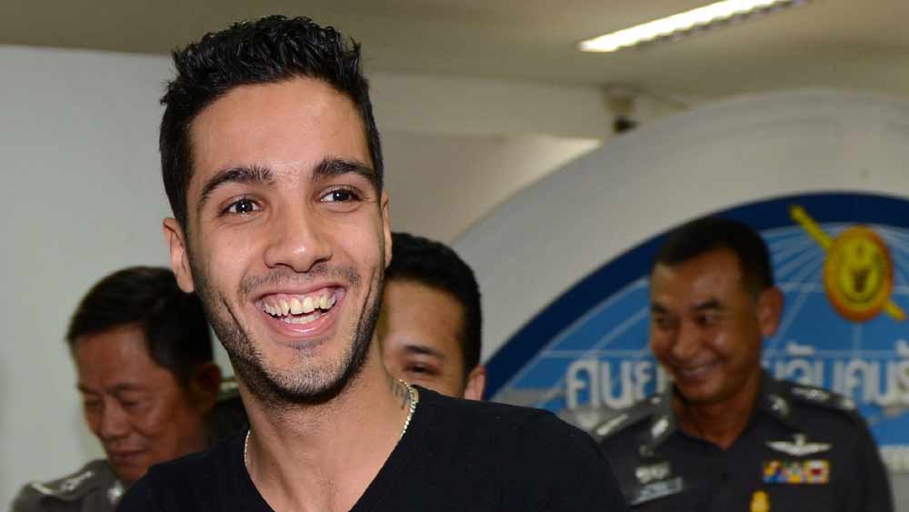 অভিযোগ, ইউরোপ, আমেরিকার ২০০টি ব্যাঙ্ক থেকে টাকা লুট করেছিলেন হামজা। বেশির ভাগ ব্যাঙ্কই ছিল আমেরিকার। ব্যাঙ্কগুলির কম্পিউটারে ভাইরাস ঢুকিয়ে টাকা বার করে নিতেন তিনি। মনে করা হয়, মোট ১৪ লক্ষ কম্পিউটার হ্যাক করেছিলেন হামজা।