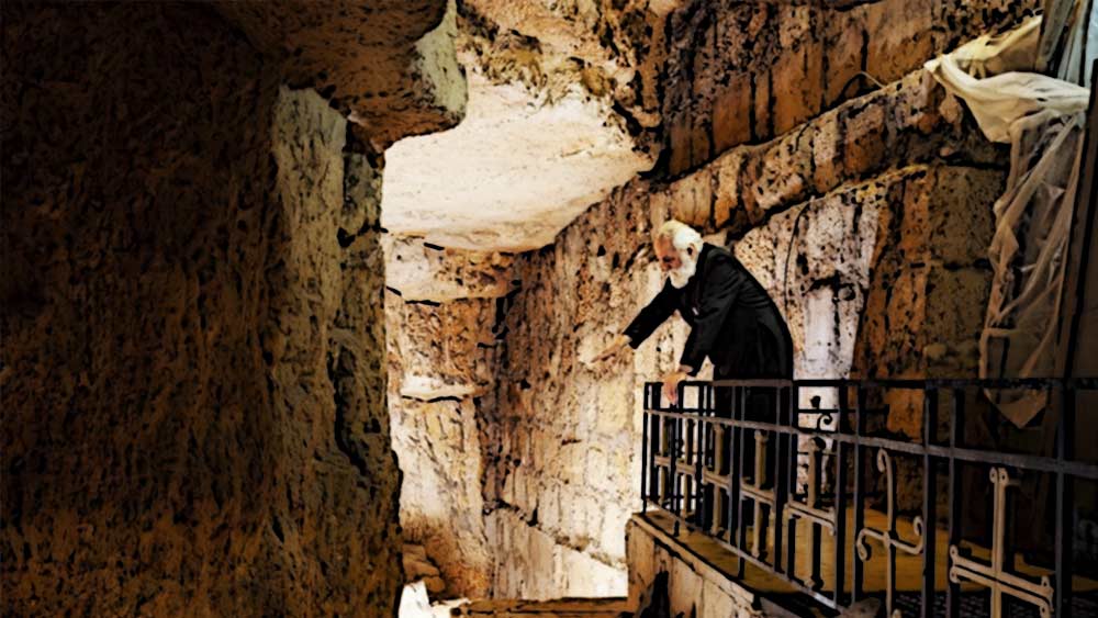 সেই রক্ষী সামনের দিকে ঝুঁকে সকলকে ভিতরে আসার জন্য স্বাগত জানাচ্ছিলেন। আর তখনই বাতকর্ম করে ফেলেন তিনি।