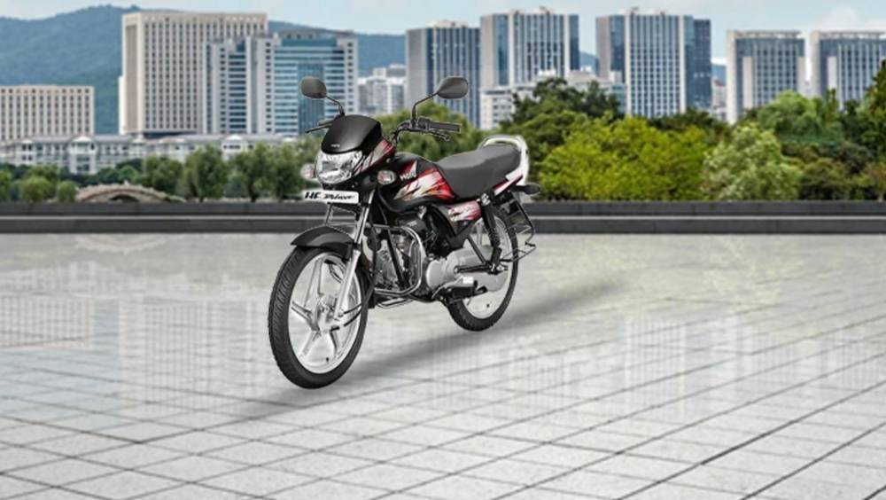 হিরো এইচ এফ ডিলাক্স মাইলেজ ৭৩ কিমি প্রতি লিটার। ১৩০মিমি রিয়ার ড্রাম ব্রেক, নতুন গ্রাফিক্স, ইলেকট্রিক স্টার্টার রয়েছে। ইঞ্জিনে ৪-স্পিড গিয়ার বক্স রয়েছে মাল্টি প্লেট ওয়েট ক্লাচ সিস্টেমের সঙ্গে।