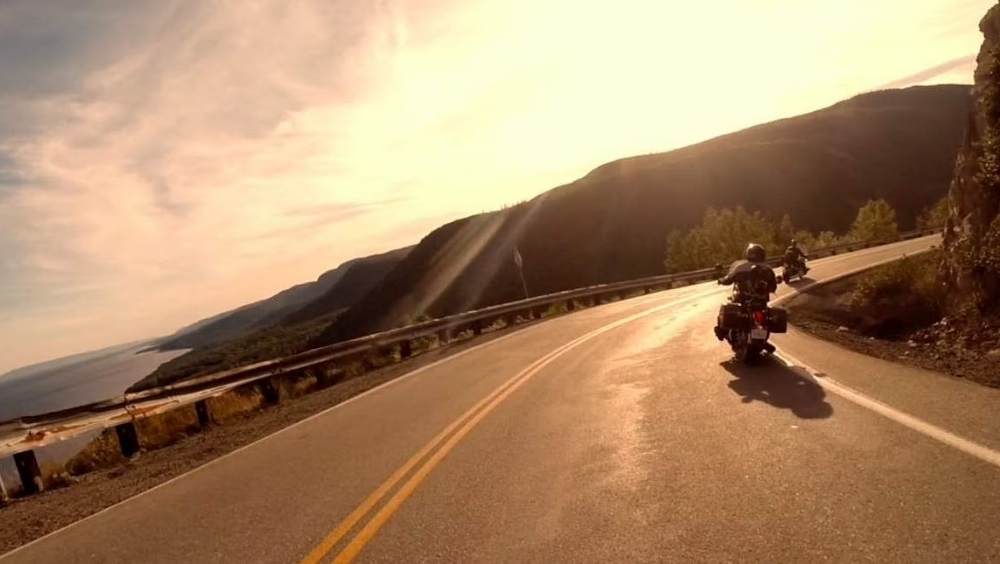 বাইকগুলির দাম যেমন সাধ্যের মধ্যে, তেমনই ব্যবহারেও সুবিধা রয়েছে অনেকখানি। তাই দেরি না করে পৌঁছে যান নিকটবর্তী শোরুমে। পছন্দ মতো বাইক, তা-ও বাজেটের মধ্যেই আপনার হাতের নাগালে! 