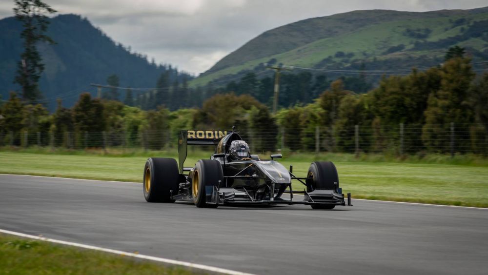 ২০১৯ সালে এই গাড়ি বিশ্বের সামনে এলেও তা কিন্তু এতদিন তৈরি হওয়া শুরু হয়নি। তবে স্পোর্টস কার এর সখ যারা রাখেন তাদের কাছে এই বার সুখের দিন। এফ জিরোকে বাজারে আনার প্রস্তুতি নিচ্ছে সংস্থা। 