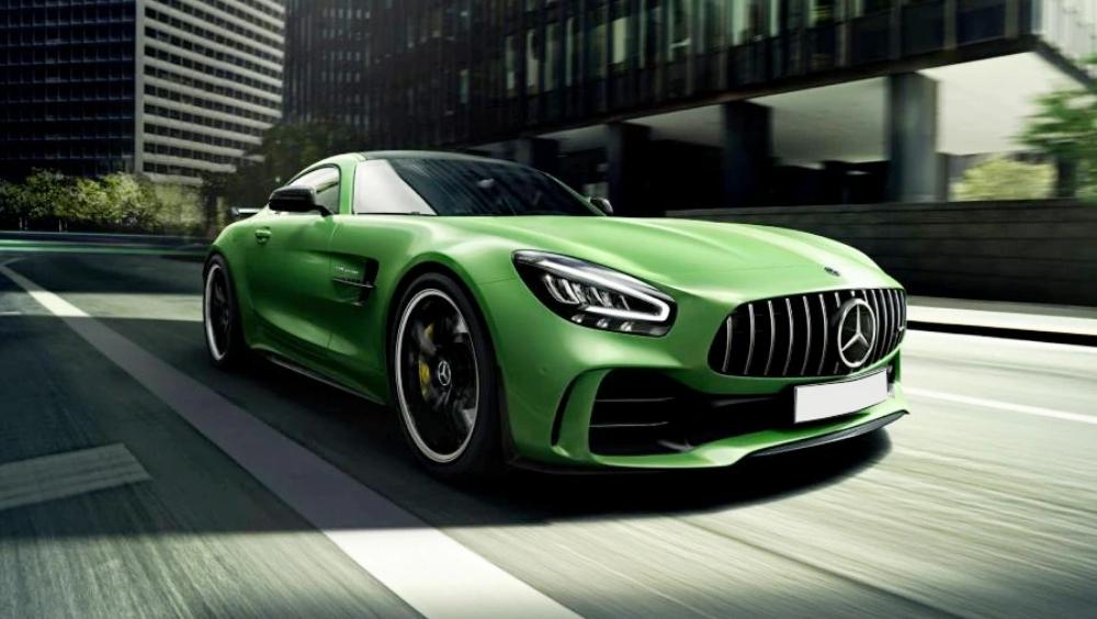 মার্সিডিজ এএমজি: সম্প্রতি বাজারে এসেছে মার্সিডিজ এএমজি ইকিউএস ৫৩ ৪ম্যাটিক প্লাস গাড়িটি।  প্রিমিয়াম ইলেকট্রিক এই গাড়িটিতে ব্যাটারি থাকছে ১২০ কিলোওয়াটের, যা একটি বার চার্জ দিলেই চলবে ৫৭০ কিলোমিটার। গাড়িটির সর্বোচ্চ গতি ২২০ কিলোমিটার প্রতি ঘন্টা।