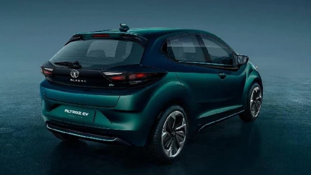 টাটা অল্ট্রোজ ইভি: সংস্থার গাড়ির তালিকায় নবতম সংযোজন অল্ট্রোজ ইভি। গাড়িটি দেশের গ্রাহকদের কাছে অন্যতম প্রিয় ইলেকট্রিক গাড়ি হতে চলেছে বলে মনে করা হচ্ছে। গাড়িটির বৈশিষ্ট্য অনেকটাই সংস্থার আরও একটি গাড়ি নেক্সন ইভির মতোই। তবে পার্থক্য থাকবে দামে। 