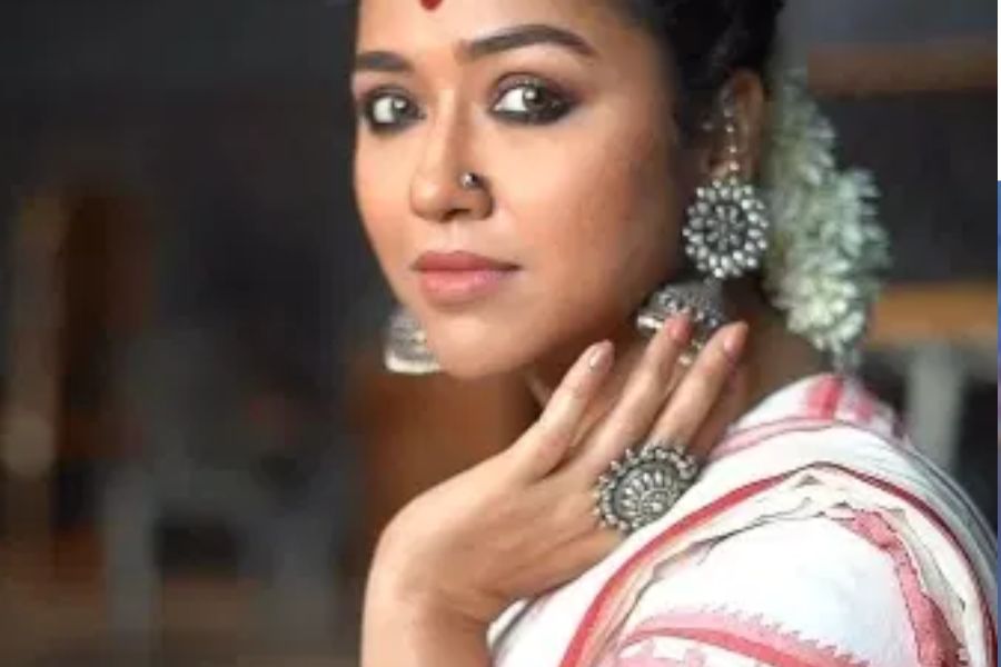 জামদানি ব্লাউজে সোহিনী 