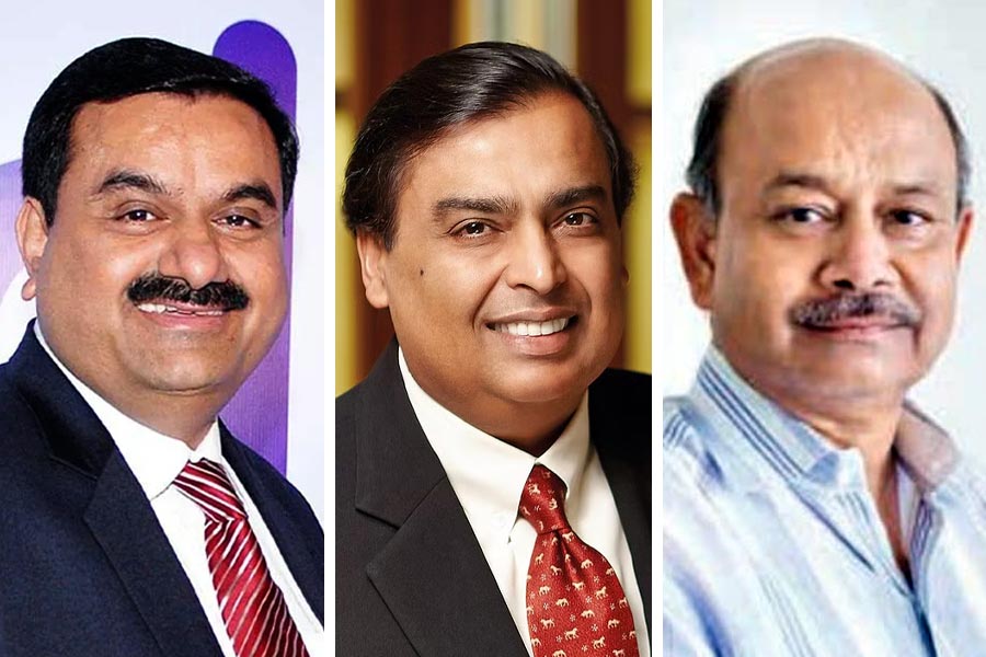 প্রসঙ্গত, এই তালিকায় শীর্ষে রয়েছেন আদানি গোষ্ঠী প্রতিষ্ঠাতা তথা চেয়ারম্যান গৌতম আদানি। দ্বিতীয় ও তৃতীয় স্থানে যথাক্রমে রয়েছেন শিল্পপতি মুকেশ অম্বানী এবং রাকেশের গুরু বলে পরিচিত রাধাকিশন দমানী।