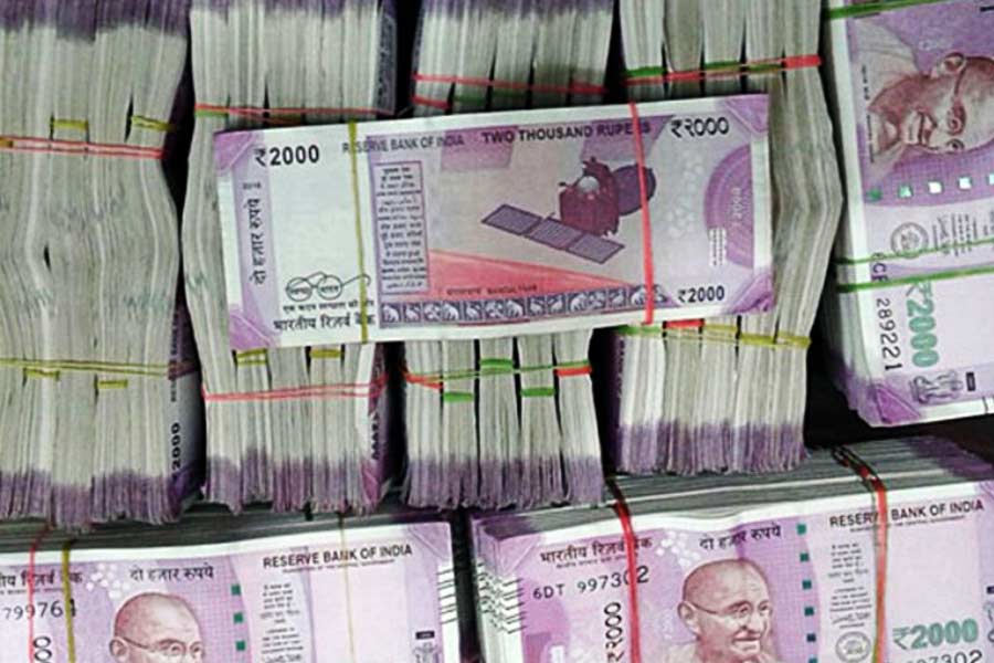 রাকেশ জীবিত থাকাকালীনই এই দম্পতির সবচেয়ে বেশি লাভজনক বিনিয়োগ ছিল টাইটান সংস্থার গয়না ব্যবসায়। আমেরিকার সংবাদমাধ্যম ব্লুমবার্গের তথ্য অনুযায়ী, ঝুনঝুনওয়ালার মোট বিনিয়োগের এক তৃতীয়াংশ এখানে ঢেলেছিলেন তাঁরা।