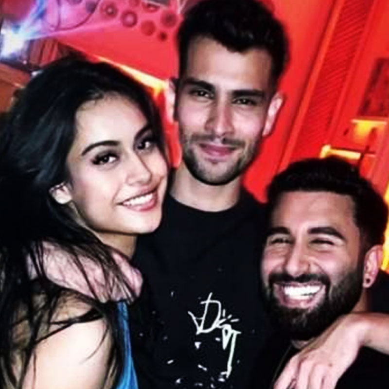 নায়সাকে ঘিরে অবশ্য হালফিলে কম আলোচনা হয়নি। বলিপাড়ার একাংশ মুখ বেঁকিয়ে বলেন, পুরুষ বন্ধুদের সঙ্গে বেশি মেশেন তিনি।