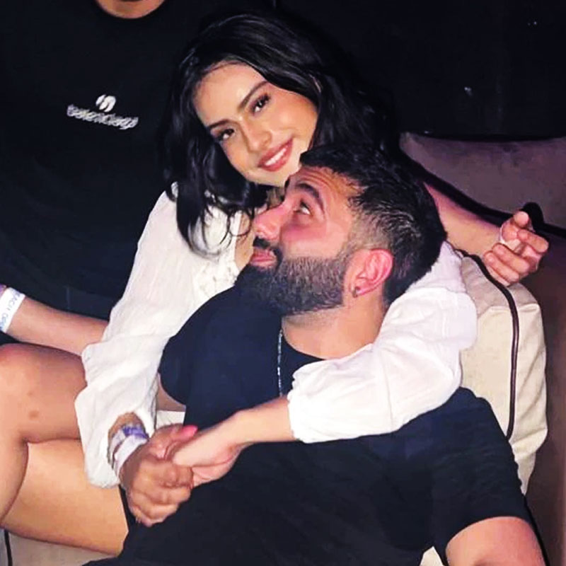 ওরহান এবং নায়সা যে ইতিমধ্যেই বলিপাড়ার অন্দরমহলে চর্চার বিষয় হয়ে উঠেছেন, তা নিয়ে কোনও সন্দেহ নেই। ওরহানের সঙ্গে তাঁর বন্ধুত্ব নিয়েও জলঘোলা হয়েছিল। শৈশবের বন্ধু হলেও অজয়-কন্যার সঙ্গে ওরহানের ‘বিশেষ’ বন্ধুত্ব রয়েছে বলে বলিপাড়ার অধিকাংশের দাবি।