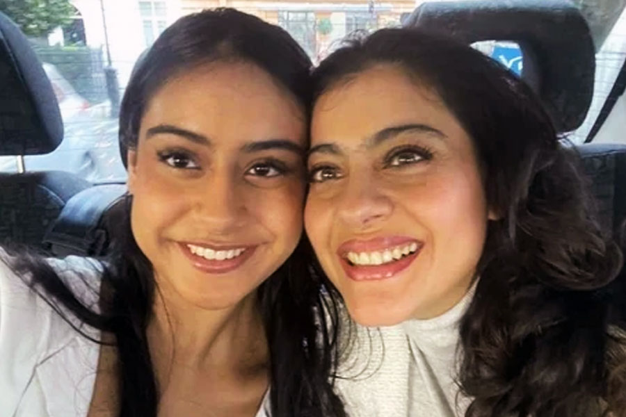 কাজল জানান, তাঁর মেয়ে সারা ক্ষণ নেট ঘাঁটেন। রূপচর্চার বিষয়ে নাকি অনেক কিছুই জানেন নায়সা।