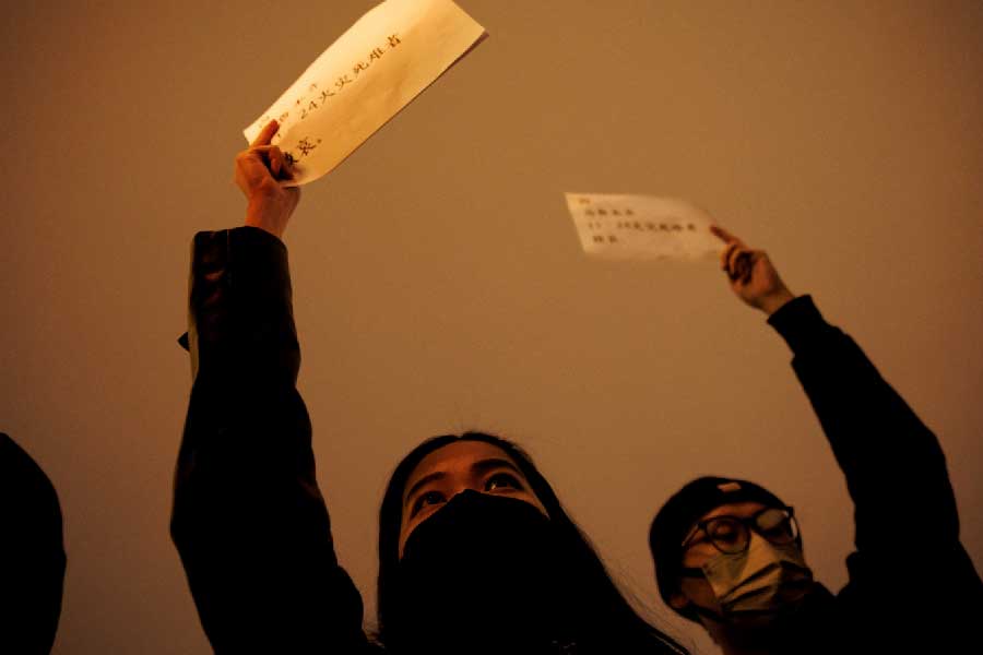 এই সংক্রান্ত টুইটগুলির হ্যাশট্যাগ দেওয়া হয়েছে ‘হ্যাংঝৌ’। প্রসঙ্গত, দক্ষিণ চিনের এই হ্যাংঝৌ প্রদেশেই গত সোমবার সরকার-বিরোধী বিক্ষোভে শামিল হয়েছিলেন সেখানকার বাসিন্দারা। 