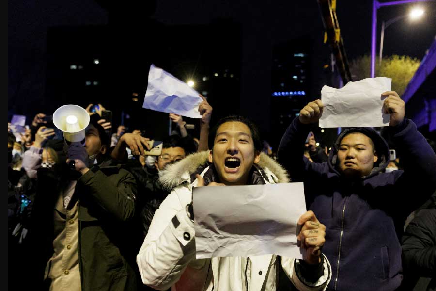 ভারতের বেশ কিছু সংবাদ সংস্থার তরফে স্বয়ংক্রিয় পদ্ধতিতে ছড়ানো ওই টুইটগুলি পরীক্ষা করা হয়। সেগুলি পরীক্ষা করে হতবাক অনেকেই।