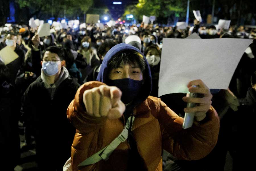 সেপ্টেম্বরের শেষ দিকে গুয়াংডং প্রদেশের শেনঝেনের ফুতিয়াং জেলায় করোনা সংক্রমণ ধরা পড়লে সেখানে লকডাউন করা হয়। এর জেরে সেখানেও বিক্ষোভ শুরু হয়। প্রেসিডেন্ট শি জিংপিংয়ের পদত্যাগও দাবি করা হয়।