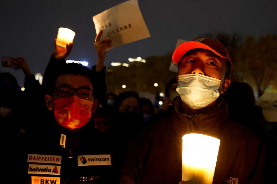 সেপ্টেম্বরের শেষ দিকে গুয়াংডং প্রদেশের শেনঝেনের ফুতিয়াং জেলায় করোনা সংক্রমণ ধরা পড়লে সেখানে লকডাউন করা হয়। এর জেরে সেখানেও বিক্ষোভ শুরু হয়। প্রেসিডেন্ট শি জিংপিংয়ের পদত্যাগও দাবি করা হয়।