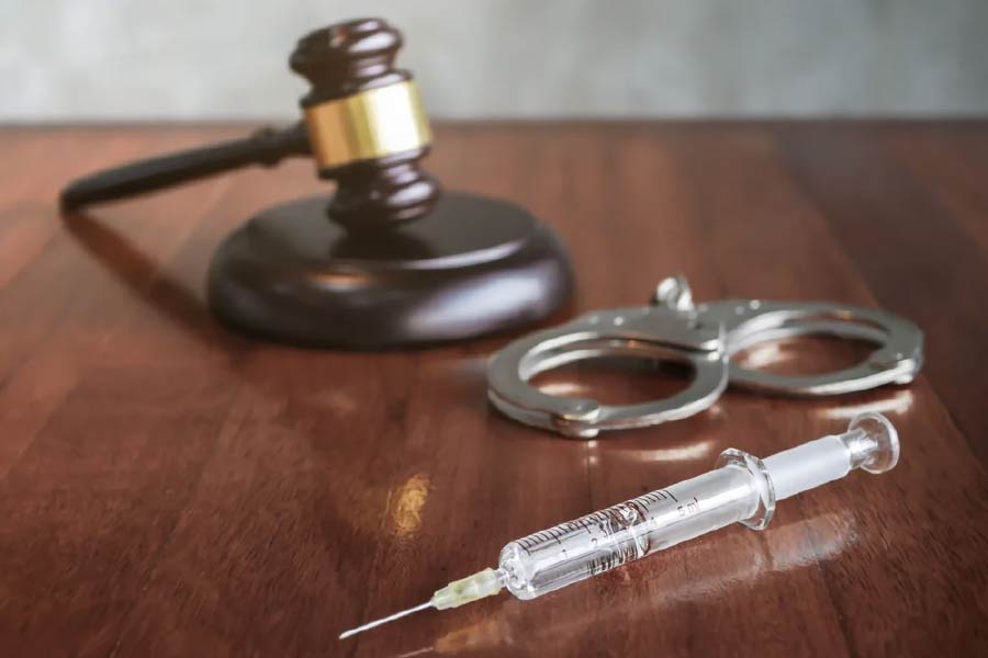 যন্ত্রণাহীন মৃত্যু নিশ্চিত করতে এই দু’টি ইঞ্জেকশন অপরাধীর শরীরে প্রবেশ করানো হয়।