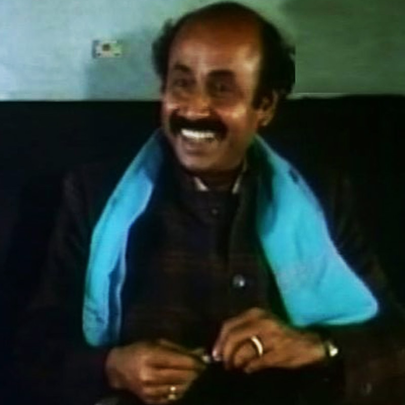 ‘আপ লোগ কিতনা দূর তক যা রহি হে?’ ভাঙা ভাঙা হিন্দিতে প্রশ্ন করলেন তিনি। তাঁর সঙ্গী প্রদোষ মিত্র যে নামকরা গোয়েন্দা, তা নিয়ে বিন্দুমাত্র ধারণা ছিল না জটায়ুর। যেমন প্রথমটায় ফেলুদার স্পষ্ট উচ্চারণেও ধরতে পারেননি যে তিনি বাঙালি এবং কলকাতার মানুষ। কখনও ‘সাঁতারু’, কখনও বা ‘শুয়োর’ বলে ঠাট্টাতামাশা চালিয়ে যাচ্ছিলেন তিনি। 