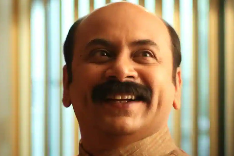 ২০২০ সালে সৃজিত মুখোপাধ্যায় ‘ফেলুদা ফেরত’ নামে একটি ওয়েব সিরিজ় পরিচালনা করেন। ‘জটায়ু’ চরিত্রে অভিনয় করতে দেখা গেল অনির্বাণ চক্রবর্তীকে।