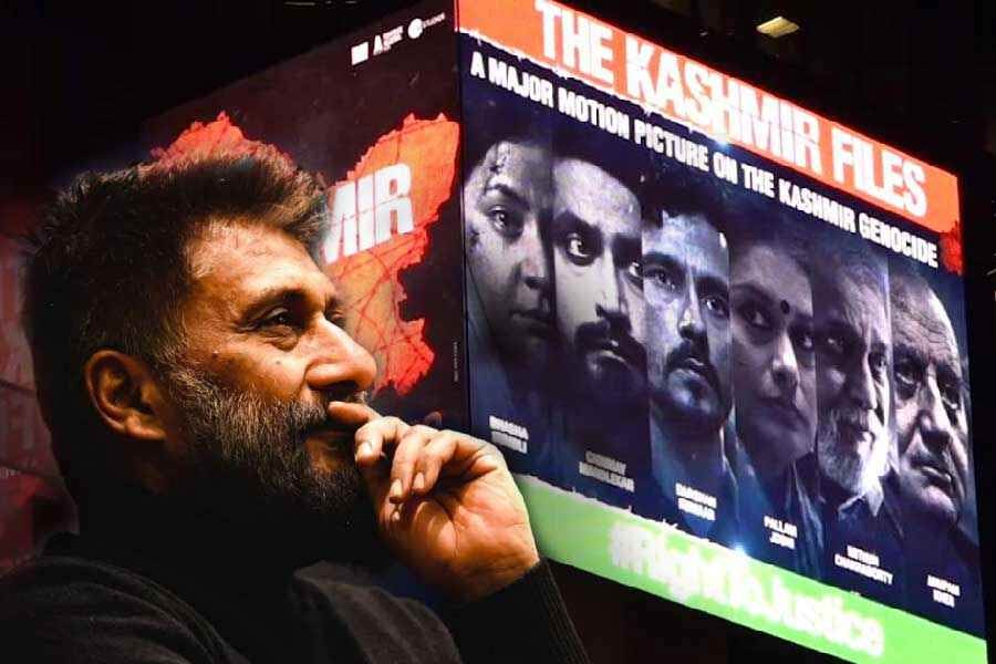 ১১ মার্চ, ২০২২। বক্স অফিসে মুক্তি পায় পরিচালক বিবেক অগ্নিহোত্রীর ‘দ্য কাশ্মীর ফাইল্‌স’। ছবিটি ঘিরে তত দিনে দেশের রাজনীতিতে চর্চা শুরু হয়ে গিয়েছে। 