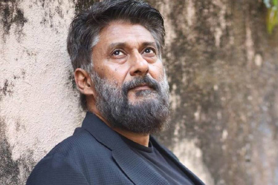 অভিযোগ, নব্বই-এর দশকে কাশ্মীরি পণ্ডিতদের উপর অত্যাচার, নিপীড়ন ধামাচাপা দেওয়া হয়েছিল খোদ সরকারের মদতেই। হিন্দু পণ্ডিতদের সঙ্গে কী হচ্ছে, তা সুকৌশলে প্রচারের আড়ালে রেখেছিল তৎকালীন সরকার।