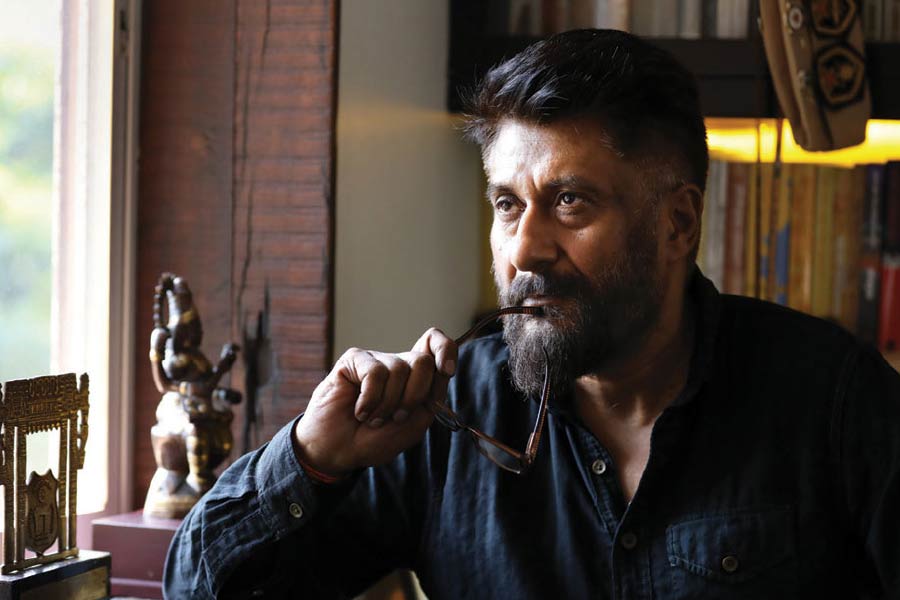 বিবেকের এই ছবির বিরুদ্ধে মূল অভিযোগ, ছবিটি রাজনৈতিক উদ্দেশ্যপ্রণোদিত এবং প্রচারমূলক। কাশ্মীরের ঘটনাকে পর্দায় এনে এই ছবি ধর্মীয় বিদ্বেষমূলক মনোভাবকে প্রশ্রয় দিচ্ছে বলে অভিযোগ। রাজনৈতিক দলগুলিও ছবির বিষয়বস্তুকে কেন্দ্র করে মাঠে নামতে দেরি করেনি।