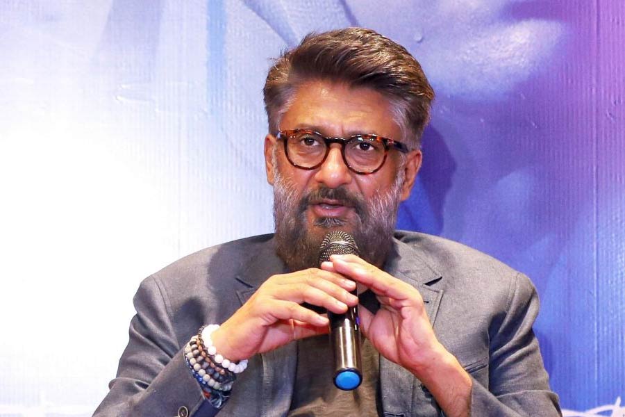 সময়ের সঙ্গে ‘কাশ্মীর ফাইল্‌স’-এর বিতর্কে ভাটা পড়েছিল। কিন্তু সম্প্রতি ফের উস্কে গিয়েছে এক বিদেশি পরিচালকের হাত ধরে। 