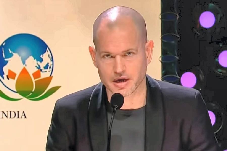 গোয়ায় আন্তর্জাতিক চলচ্চিত্র উৎসবে প্রদর্শিত হয়েছে ‘দ্য কাশ্মীর ফাইল্‌স’। সেখানে জুরি বোর্ডের চেয়ারম্যান তথা ইজ়রায়েলি পরিচালক নাদাভ লাপিডের হাত ধরে নতুন করে বিতর্কের সূত্রপাত। 