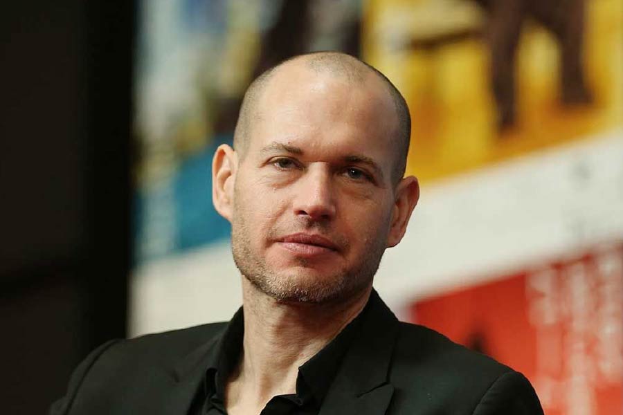 প্রকাশ্যে এই ছবিটিকে ‘অশ্লীল’ ও ‘প্রচারধর্মী’ বলে আন্তর্জাতিক চলচ্চিত্র উৎসবের মঞ্চে তার তীব্র ভর্ৎসনা করেছেন লাপিড। তিনি বলেন, ‘‘প্রতিযোগিতায় থাকা ১৫টি ছবির মধ্যে ১৪টির শিল্পগুণ নিয়ে কোনও সন্দেহ নেই। কিন্তু পঞ্চদশ সিনেমা ‘দ্য কাশ্মীর ফাইল্‌স’-কে আমি প্রচারধর্মী এবং আপত্তিকর একটি ছবি বলেই মনে করছি। এই ধরনের গুরুত্বপূর্ণ চলচ্চিত্র উৎসবের প্রতিযোগিতায় এই ছবিকে রাখাটাই ঠিক হয়নি।’’