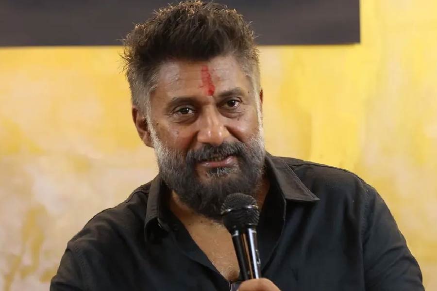 ‘কাশ্মীর ফাইল্‌স’-কে নিয়ে বিতর্ক থামানো যাচ্ছে না। তবে বিতর্কই যে এই ছবির সাফল্যের টিআরপি, তাতে সন্দেহ নেই। সেই টিআরপি গত মার্চ মাস থেকে একটানা শিরোনামে রেখেছে ‘কাশ্মীর ফাইল্‌স’কে। 