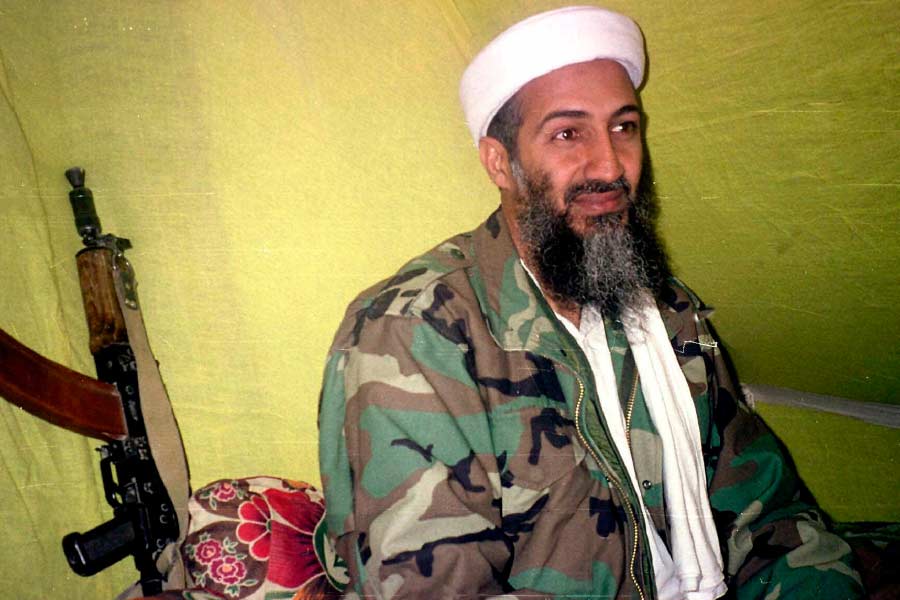 তখন ওমর তাঁর বাবার সঙ্গে এক ছাদের নীচেই থাকতেন। বস্তুত ওসামা ধরেই নিয়েছিলেন, তাঁর সন্ত্রাস সাম্রাজ্যের রাশ তিনি দিয়ে যাবেন পুত্র ওমরের হাতেই। 