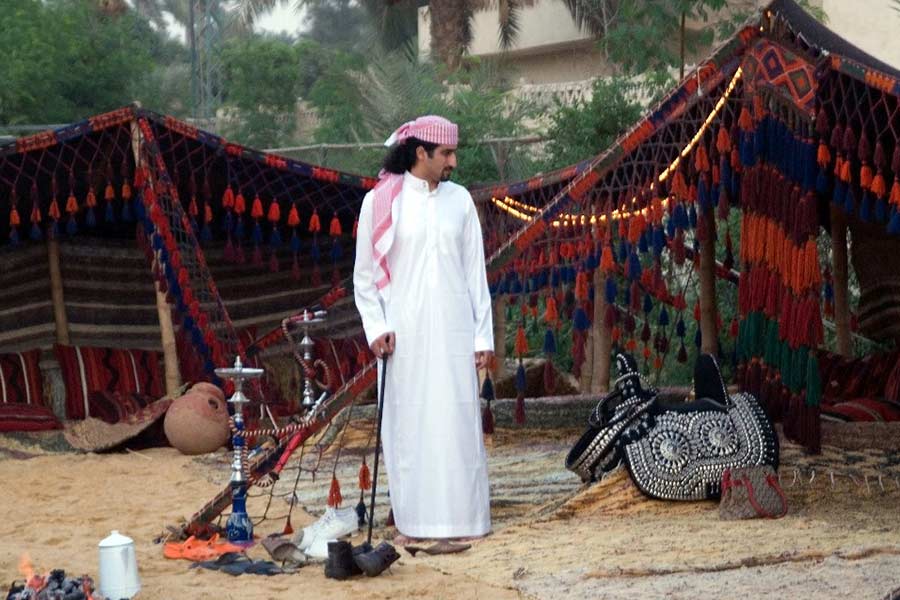 ওমর ছিলেন ওসামার চতুর্থ পুত্র। সাক্ষাৎকারে তিনি জানিয়েছেন, ছোটবেলা থেকেই একে ৪৭ চালানো শিখতে হয়েছিল তাঁকে। নিয়মিত অভ্যাসও করতে হত বন্দুক চালনা। ওসামার নির্দেশে তাঁর ঘনিষ্ঠ আল কায়দা সদস্যরা দিত প্রশিক্ষণ। তবে এই ওসামা-ঘনিষ্ঠদের প্রথম থেকেই অপছন্দ ছিল বলে দাবি করেছেন ওমর।