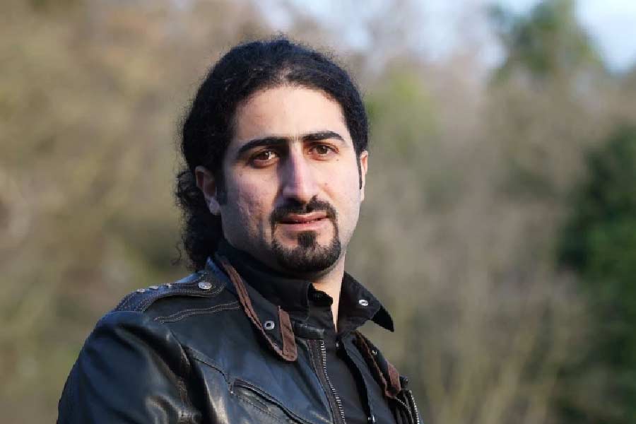 ওই সাক্ষাৎকারে ওমর জানিয়েছেন, মাত্র ১৫ বছর বয়সেই তাঁকে নিজের উত্তরাধিকারী হিসাবে নির্বাচন করেছিলেন ওসামা। সেই ভার বোঝার মতো হয়ে দাঁড়াচ্ছিল ওমরের কাঁধে। বাবার ওই সিদ্ধান্তের জন্য ছোটবেলাটা ভয়াবহ হয়ে উঠেছিল ওমরের।