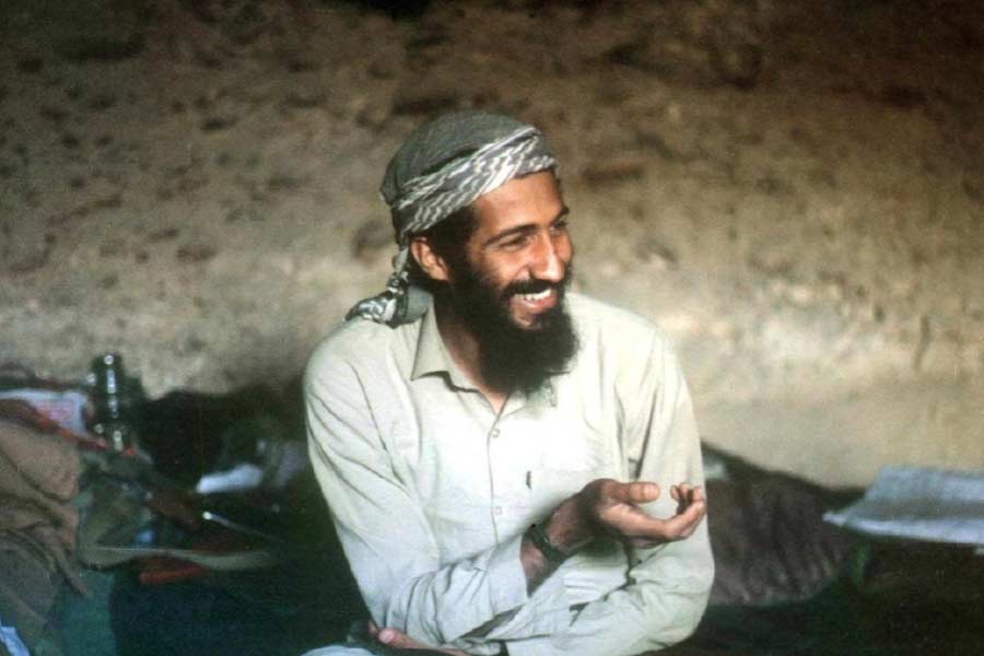 ওমর তাঁর বাবার রাসায়নিক অস্ত্রের কথাও জানতে পেরেছিলেন সে ভাবেই। সাক্ষাৎকারে তিনি জানিয়েছেন, লাদেনের ঘনিষ্ঠেরা ওই রাসায়নিক অস্ত্র প্রয়োগ করেছিলেন ওমরের পোষা কুকুরের উপরে। কুকুরটি কিছু ক্ষণের মধ্যেই যন্ত্রণায় ছটফট করতে করতে মারা যায়। 