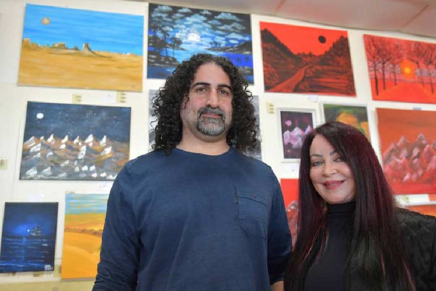 তবে ওমর এ-ও বলেছেন, ‘‘আমার বাবা কখনওই আমাকে আল কায়দায় যোগ দিতে বলেননি। তবে উনি বলেছিলেন, আমিই ওঁর সেই ছেলে, যাঁকে ওর কাজ এগিয়ে নিয়ে যাওয়ার জন্য বেছে নেওয়া হয়েছে।’’ তাই ওমর যখন তাঁকে জানিয়েছিলেন, তিনি এই জীবনে থাকতে চান না তখন নাকি দৃশ্যতই হতাশ হয়েছিলেন লাদেন। 