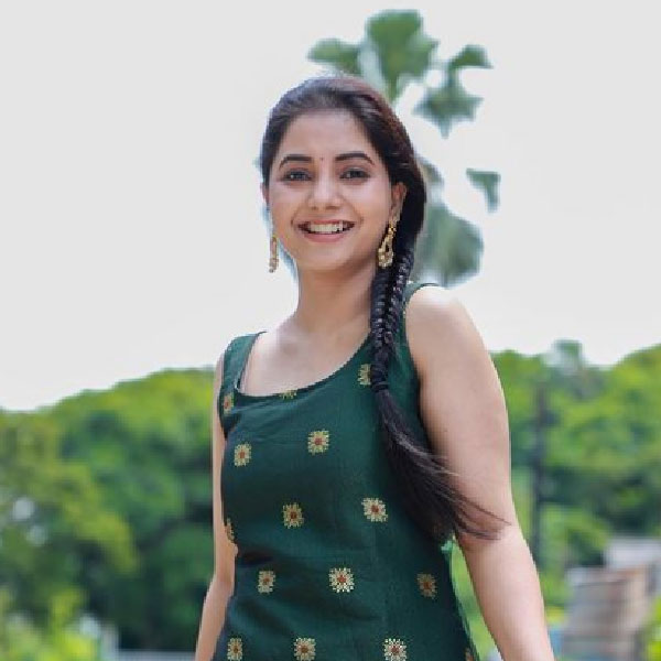 ‘পারফেক্ট পতি’ এবং ‘গুলমোহর’ টেলি সিরিয়ালে দুর্দান্ত অভিনয় সয়ালিকে আরও জনপ্রিয় করে তোলে। তার পর থেকে আর পিছনে ফিরে তাকাতে হয়নি তাঁকে।