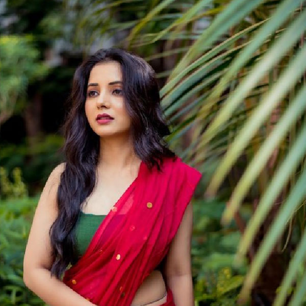 সয়ালি অভিনীত ছবিগুলি হল— ‘পুলিশ লাইন’, ‘আটপাড়ি নাইটস’, ‘মন ফকিরা’, ‘বাস্তা’, ‘ঝিম্মা’।